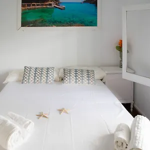 2* Pensión Ibiza